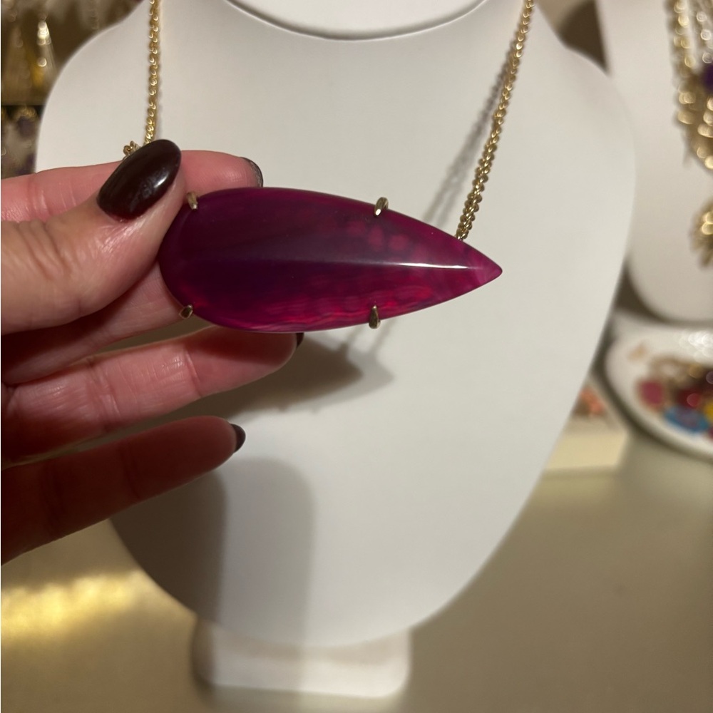 Kendra Scott | Vintage Sommer Necklace in Fuschia Agate and gold